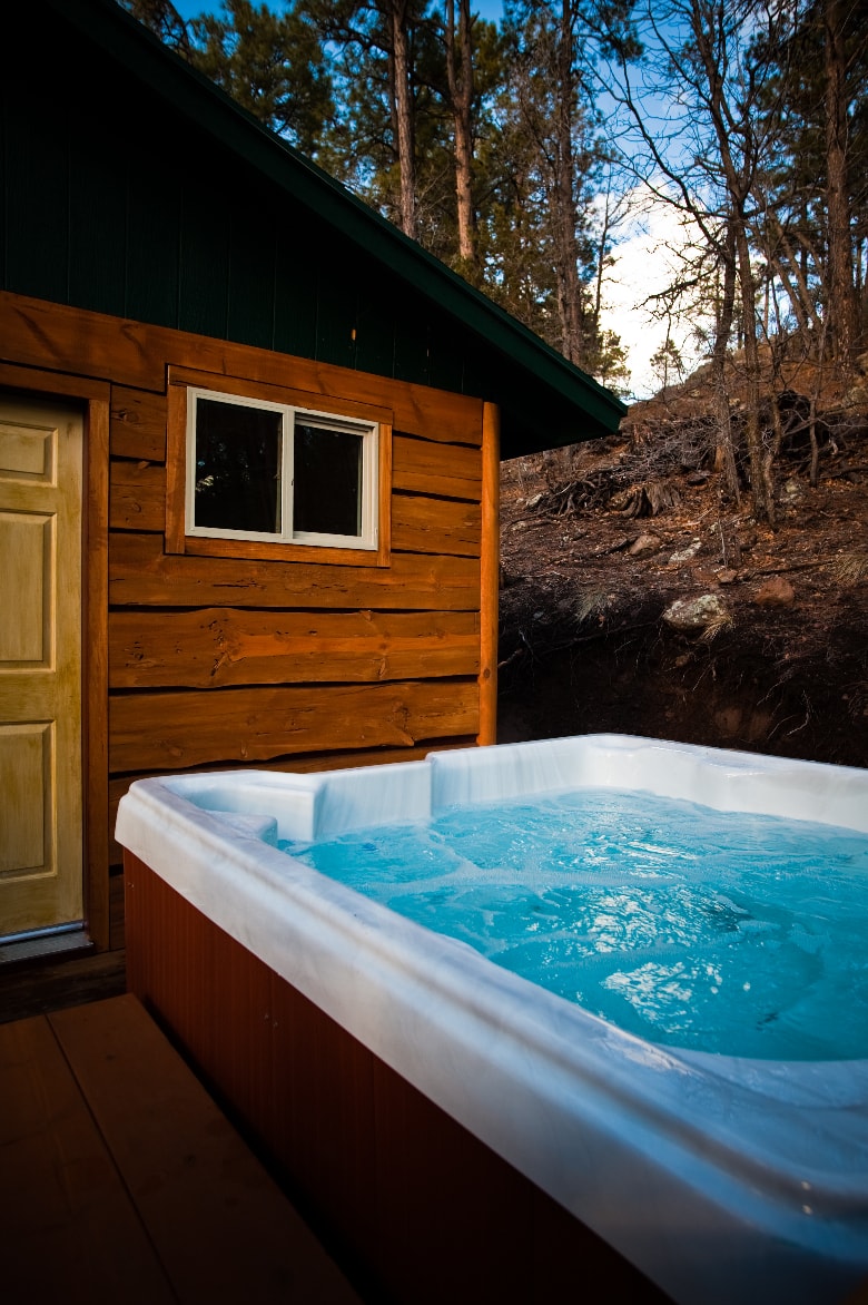 outdoor-hot-tub-cabin-min